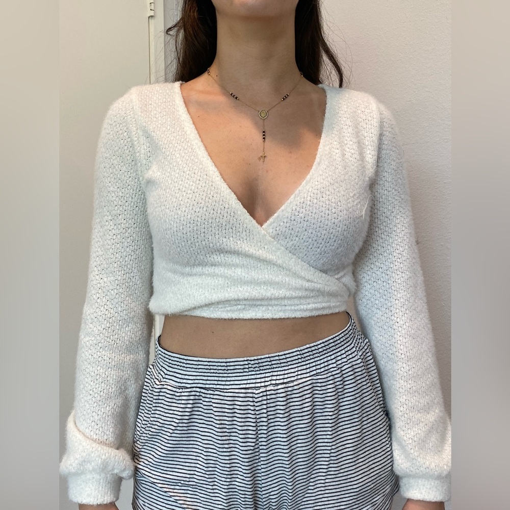 Hollister wrap top size small